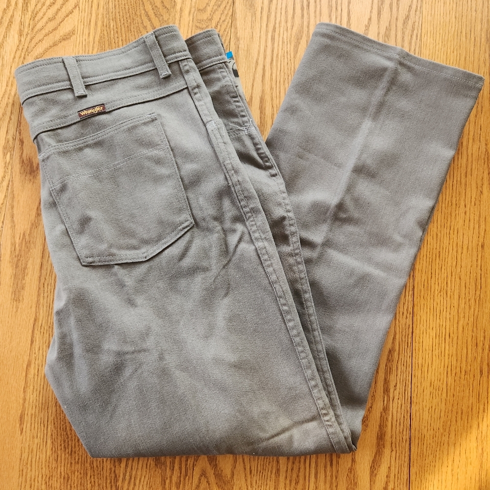 1 Wrangler Gray Stretch Classic Fit Straight Leg Jeans NWT 40x30